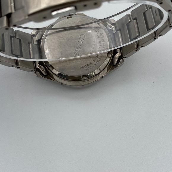 SEIKO V14J-0AE0 Solar Titanium Blue Dial Men's Wristwatch - Picture 6 of 9